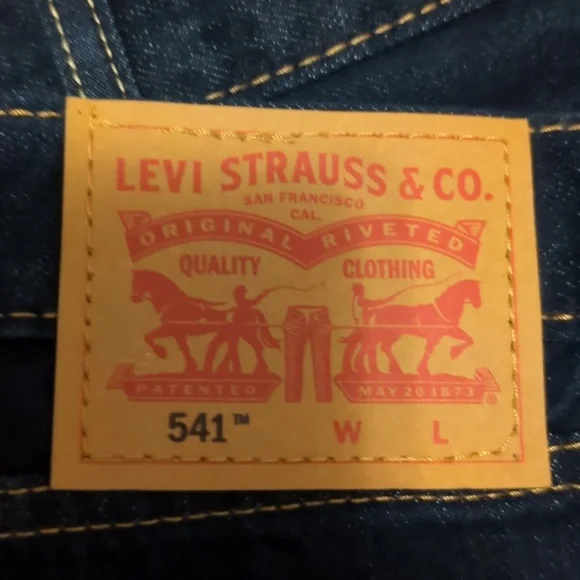 Levi's Men's Relaxed Jeans in Dark Blue - Picture 5 of 8